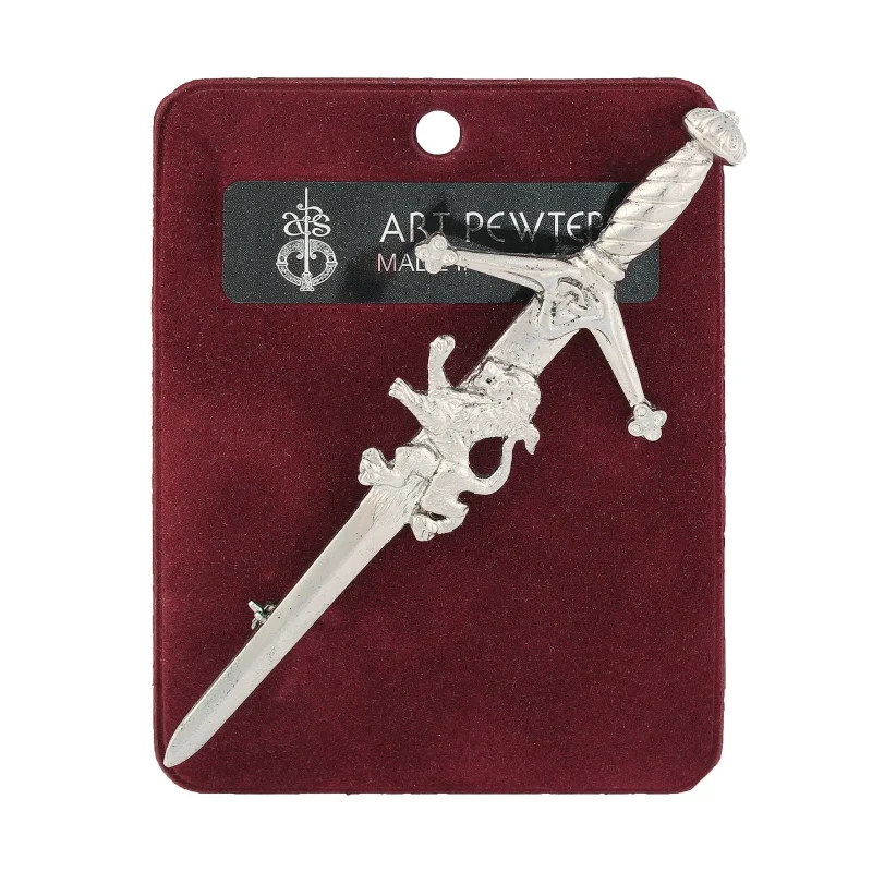 claidhmhor lion kilt pin for men