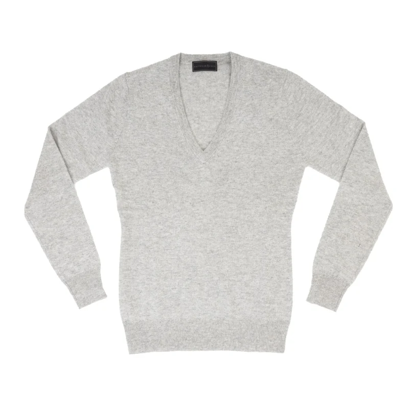 luxurious 100 cashmere v neck sweater in silver clay