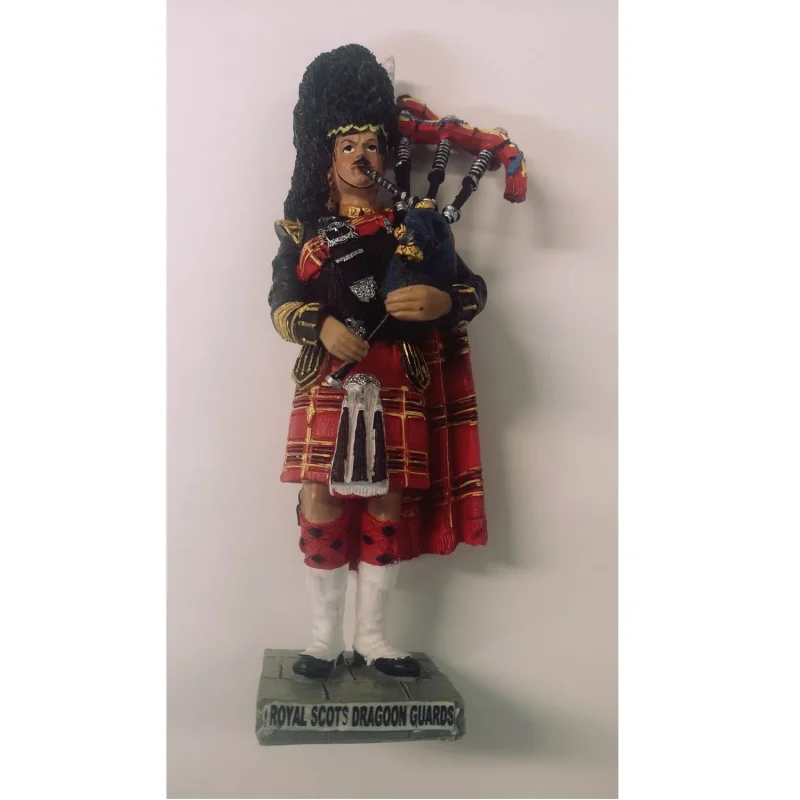 royal scots dragoon guards piper statue